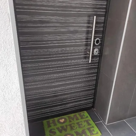 Studio Apartment Bombon アパート
